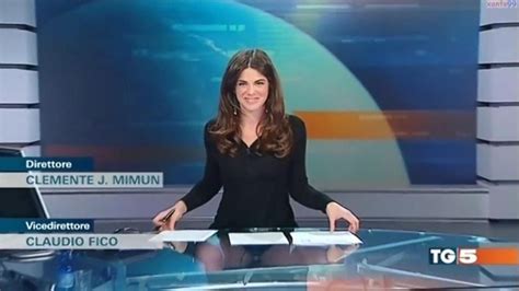 costanza calabrese desk|News Anchor Gives Viewers An Eyeful On Live Tv After。